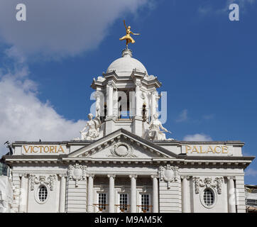 LONDON/GROSSBRITANNIEN - 21. März: Blick auf Victoria Palace in London am 21. März 2018 Stockfoto