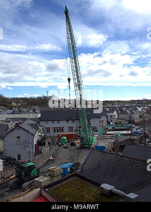 Mit Blick von oben in Hochwasserschutz Baustelle für skibbereen, Irland von oben. Stockfoto