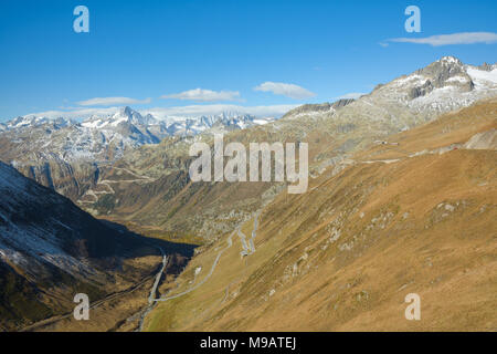 Blick vom Furkapass am Grimselpass und Schweizer Alpen Stockfoto