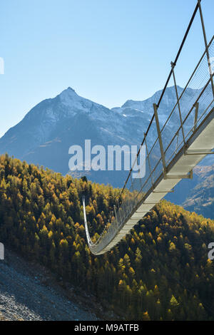 Charles Kuonen Hängebrücke in den Schweizer Alpen Stockfoto