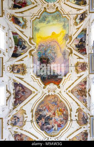 Die Decke des Mittelschiffs im Tageslicht durch Obergadenfenstern. Palermo, Sizilien. Italien Stockfoto