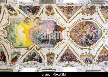 Die Decke des Mittelschiffs im Tageslicht durch Obergadenfenstern. Palermo, Sizilien. Italien Stockfoto