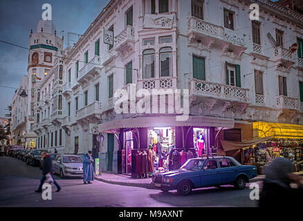 Spanische Kolonialarchitektur (El Ensanche), Mohamed Al Khatib Avenue an der Maarakat Anoual Avenue, Tetouan. Marokko Stockfoto