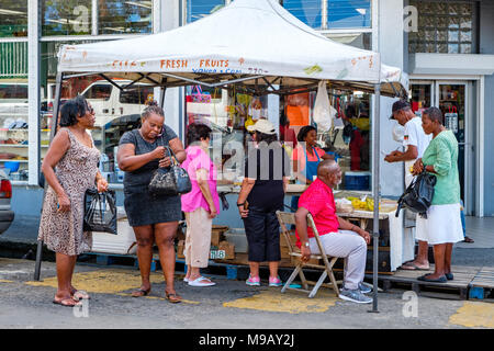 Händler-Stall, Market Street, St. John's, Antigua Stockfoto