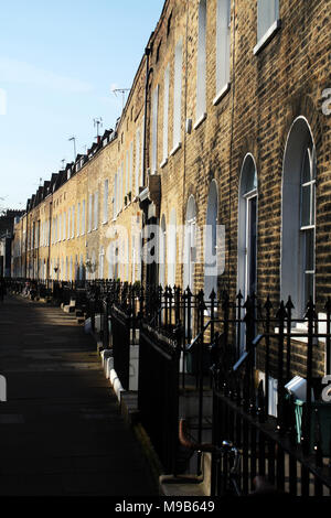 London geschwungenen Terrasse Häuser Cloudesley Road Stockfoto