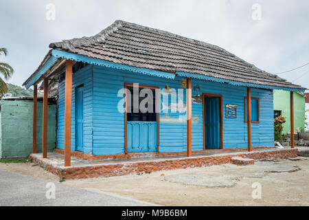 Holz- Haus in Sapzurro-Gebäude in Sapzurro, Kolumbien Stockfoto