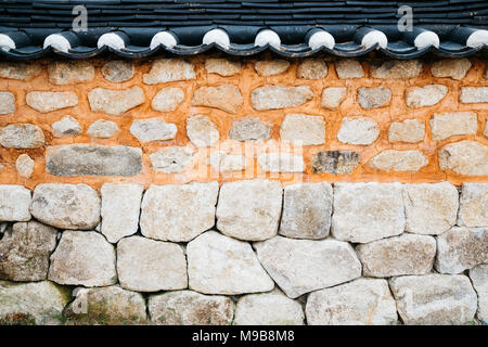 Traditionelle koreanische Steinmauer Stockfoto