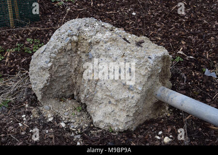 Grosse Zement Chunk auf einer Baustelle in Deutschland Stockfoto