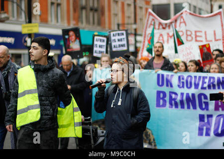 London, Großbritannien. 24. März, 2018. Demonstranten nehmen in einer freien Afrin März Anna Campbell Credit: Alex Cavendish/Alamy Leben Nachrichten gedenken Stockfoto