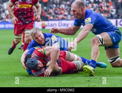 London, Großbritannien. 24. März, 2018. James Horwill (C) der Harlekine Partituren seiner Seite zweiter Versuch während Aviva Premiership Übereinstimmung zwischen Sarazenen und Harlekine in London Stadion am Samstag, den 24. März 2018. LONDON ENGLAND. Credit: Taka G Wu Credit: Taka Wu/Alamy leben Nachrichten Stockfoto