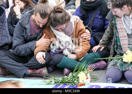 24. März, 2018. Anna Campbells Familie. Demonstration gegen die Türkischen Streitkräfte und Dschihadisten und der Invasion der überwiegend kurdischen Afrin Region in Syrien und den Körper von Anna Campbell zu bringen. Der Protest trifft bei Marble Arch vor marschieren Parliament Square. Penelope Barritt/Alamy leben Nachrichten Stockfoto