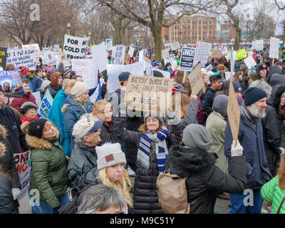 Chicago, Illinois, USA. 24. März 2018. Tausende von Gun reform Unterstützer konvergieren auf Union Park in diesem mittleren Westen der Stadt heute. Stockfoto