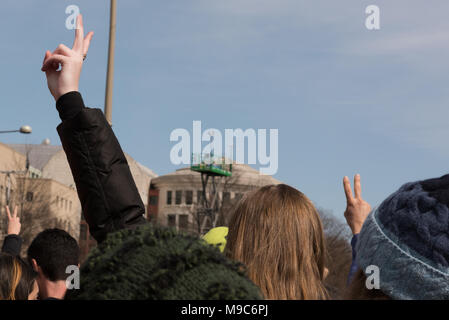 Washington DC, USA, 24. März 2018. März für unser Leben. Nach dem Gottesdienst schießen auf majorie Stoneman Douglas High School in Parkland, Florida, Studenten aus der ganzen Welt mobilisieren, um Waffengewalt zu beenden. Quelle: Tom Collins/Alamy leben Nachrichten Stockfoto