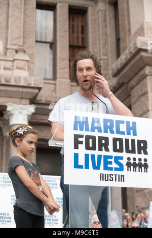 Schauspieler Matthew McConaughey, mit Tochter Vida, spricht zu den fast 10.000 Demonstranten, die an der Texas State Capitol im März für unser Leben protestieren gun Gewalt in der Schule Massenerschießungen einschließlich Parkland, Florida im Februar 2018 angenähert. Stockfoto