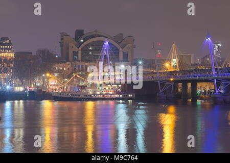 London, UK, 24. März 2018. St. Pancras Station schaltet die Lichter für die Earth Hour 2018 Stockfoto