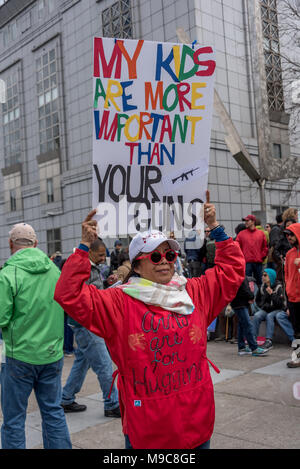 San Francisco, USA. 24. März, 2018. März für unser Leben Kundgebung und Marsch für Waffenbesitz zu rufen und das Ende von Waffengewalt. Shelly Rivoli/Alamy leben Nachrichten Stockfoto