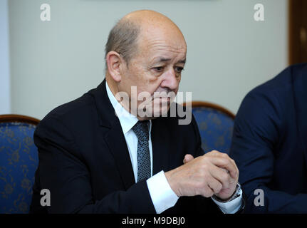 Jean-Yves Le Drian, der französische Außenminister, Rede halten. Treffen mit Pavel Klimkin, Ukrainischer Außenminister. März 23, 2018 Kiew, Ukraine Stockfoto