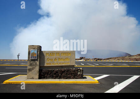 Rauch aus dem Krater des Vulkan Masaya in Nicaragua Stockfoto