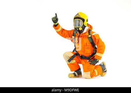 Feuerwehrmann in Uniform und Sturzhelm ständigen vollen Körper Länge Stockfoto