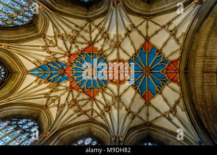 Chor bemalte Decke von Tewkesbury Abbey Church Stockfoto