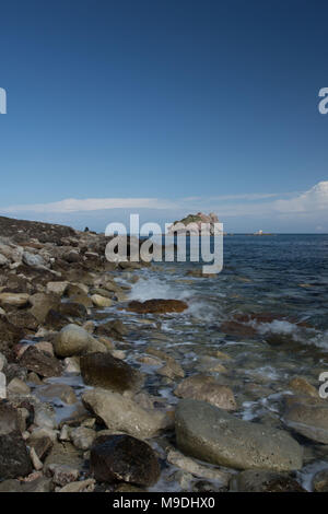 Rocky Beach in der Nähe des Aphrodite Badewanne auf der Akamas Halbinsel von natürlicher Schönheit, Paphos, Zypern, Mittelmeer, Europa Stockfoto