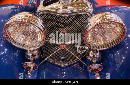 Die Techno Classica in Essen ist die weltweit führende Messe für klassische Automobile und Oldtimer und Collectible Automobile. Im Jahr 2018, die Messe lockte über 185.000 Besucher. Mehr als 1.250 Aussteller aus über 30 Ländern nehmen teil. Stockfoto