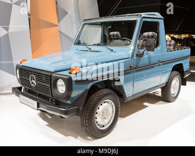 Mercedes-Benz 300 GD, BR 460. Die Techno Classica in Essen ist die weltweit führende Messe für klassische Automobile und Oldtimer und Collectible Automobile. Im Jahr 2018, die Messe lockte über 185.000 Besucher. Mehr als 1.250 Aussteller aus über 30 Ländern nehmen teil. Stockfoto