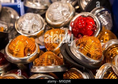 Ersatzteile, Blinker und Leuchten. Die Techno Classica in Essen ist die weltweit führende Messe für klassische Automobile und Oldtimer und Collectible Automobile. Im Jahr 2018, die Messe lockte über 185.000 Besucher. Mehr als 1.250 Aussteller aus über 30 Ländern nehmen teil. Stockfoto