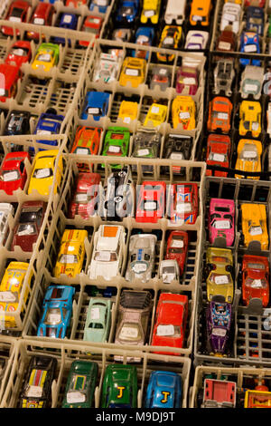 Spielzeugautos. Die Techno Classica in Essen ist die weltweit führende Messe für klassische Automobile und Oldtimer und Collectible Automobile. Im Jahr 2018, die Messe lockte über 185.000 Besucher. Mehr als 1.250 Aussteller aus über 30 Ländern nehmen teil. Stockfoto