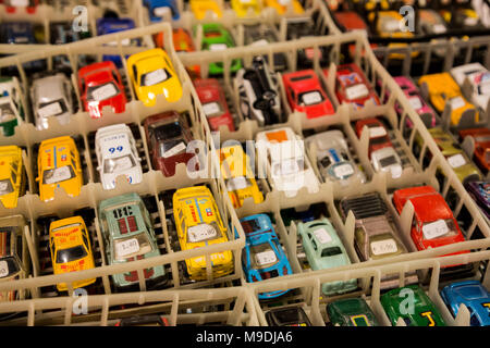 Spielzeugautos. Die Techno Classica in Essen ist die weltweit führende Messe für klassische Automobile und Oldtimer und Collectible Automobile. Im Jahr 2018, die Messe lockte über 185.000 Besucher. Mehr als 1.250 Aussteller aus über 30 Ländern nehmen teil. Stockfoto