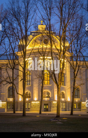 Am Abend Blick auf die Lettische Nationale Museum der Kunst Stockfoto