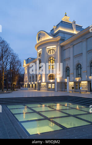 Am Abend Blick auf die Lettische Nationale Museum der Kunst Stockfoto