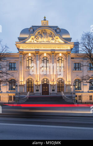 Am Abend Blick auf die Lettische Nationale Museum der Kunst Stockfoto