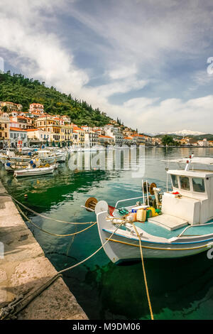 Gythio, der malerische Fischerhafen der Stadt, in der Region Lakonien, Peloponnes, Griechenland. Stockfoto