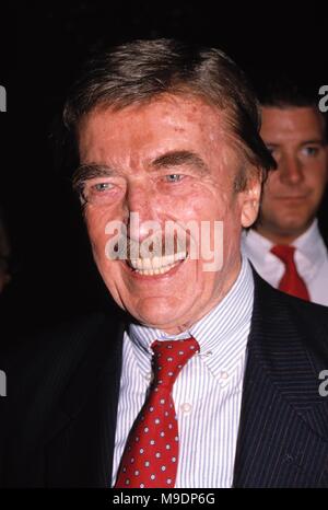 Fred Trumpf anlässlich einer Geburtstagsfeier für seinen Sohn Donald Trump Taj Mahal Casino in Atlantic City, New Jersey. 1991 Quelle: Walter McBride/MediaPunch Stockfoto