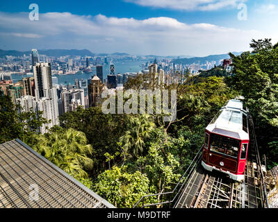 Peak Tram Hong Kong - Ausführen von der Admiralität zum Victoria Peak, die einen Panoramablick über Hong Kong, im Jahre 1888 eröffnet Stockfoto