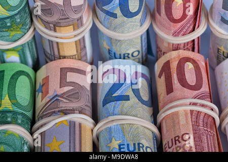 Die Euro-scheine am meisten durch Europäer sind gewohnt, die von 5 10 20 50 und 100. Auf weissem Hintergrund. Stockfoto