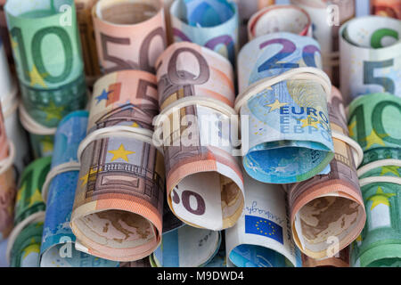 Die Euro-scheine am meisten durch Europäer sind gewohnt, die von 5 10 20 50 und 100. Auf weissem Hintergrund. Stockfoto