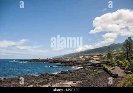 Die Azoren, die Ufer des Ozeans in der Stadt von San Roque do Pico Stockfoto