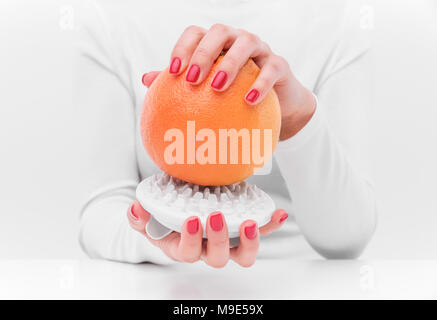 Anti Cellulite Massagegerät und orange. Stockfoto