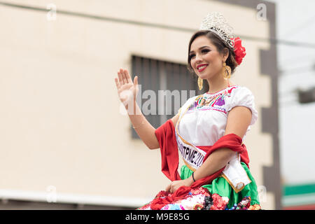 H. in Matamoros, Tamaulipas, Mexiko - November 20, 2017 - November 20 Parade erinnert an den Beginn der mexikanischen Revolution von 1910 gegen Porfiri Stockfoto