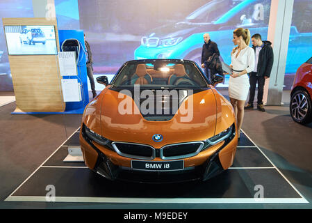 Belgrad, Serbien - 22. März 2018: Plug-in-Hybrid-elektrischen Sportwagen BMW i8 auf Belgrad Auto Show ausgestellt Stockfoto