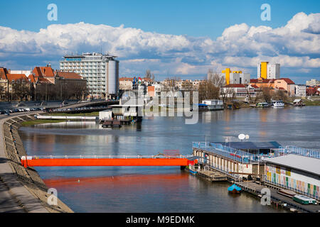 Szeged, Ungarn - 13. März 2018: Blick auf den Fluss Tisza (Theiß) in Szeged Stockfoto