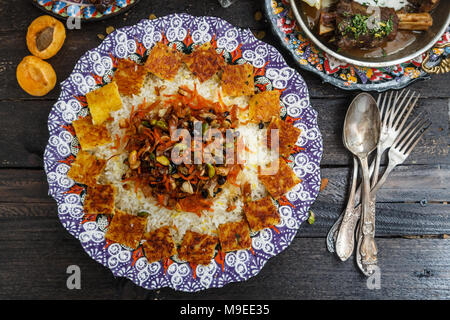 Jeweled Reis Ansicht schließen, iranische Pilav mit tahdig Stockfoto