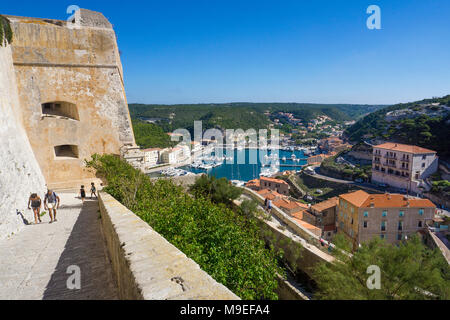 Blick von der Zitadelle am Hafen, Bonifacio, Korsika, Frankreich, Mittelmeer, Europa Stockfoto