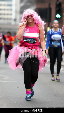 Läufer in Aktion während der 2018 Londoner Sehenswürdigkeiten Halbmarathon. PRESS ASSOCIATION Foto. Bild Datum: Sonntag, 25. März 2018. Photo Credit: Steven Paston/PA-Kabel Stockfoto