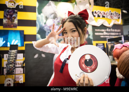 Samstag. 24 Mär, 2018. TOKYO, Japan - 24. März: Ein cosplayer gekleidet, wie der Charakter Neko Musume aus Film GeGeGE no Kitaro für ein Foto bei den beiden von Toei Animation Anime Japan in Tokio, Japan 2018, am Samstag, dem 24. März 2018 dar. (Foto: Richard Atrero de Guzman/LBA) Stockfoto