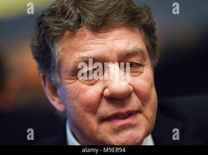 19 März 2018, Deutschland, Neu-Isenburg: Otto Rehhagel, ehemaliger Bundesliga Trainer und Trainer der griechischen Nationalmannschaft, nimmt an einer Gala des Deutschen Fußball-Bundes (DFB). Foto: Arne Dedert/dpa Stockfoto