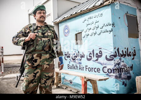 Eingang zum Camp Marmal, Mazar-e Sharif, Afghanistan Stockfoto, Bild