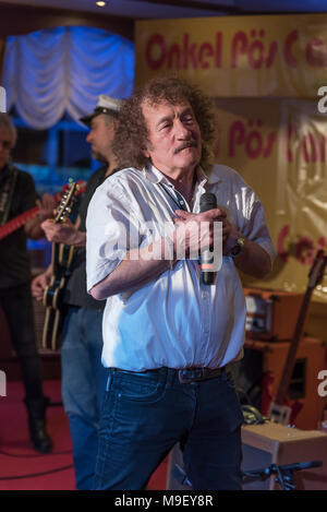 Geff Harrison singt mit offel Offelmann von Rudolf Rock und die Schocker auf der Louisiana Star bei der Kultnight der Hamburger Szene Stockfoto